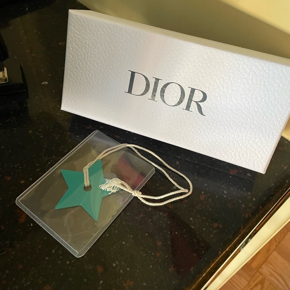 Dior 3 piece set Nail Lips and mirror luggage tag - Picture 5 of 6